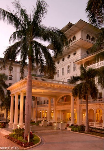 Moana Surfrider.  Best ambiance on Waikiki Joe and I are staying here soon. Oldest hotel in Waikiki along with the Royal Hawaiian. Cannot wait!! Hawaii Hotel Aesthetic, Hawaiian Honeymoon, Moana Surfrider, Honeymoon Night, Waikiki Hawaii, Hawaii Travel Guide, Honolulu Oahu, North Shore Oahu, Hawaii Life