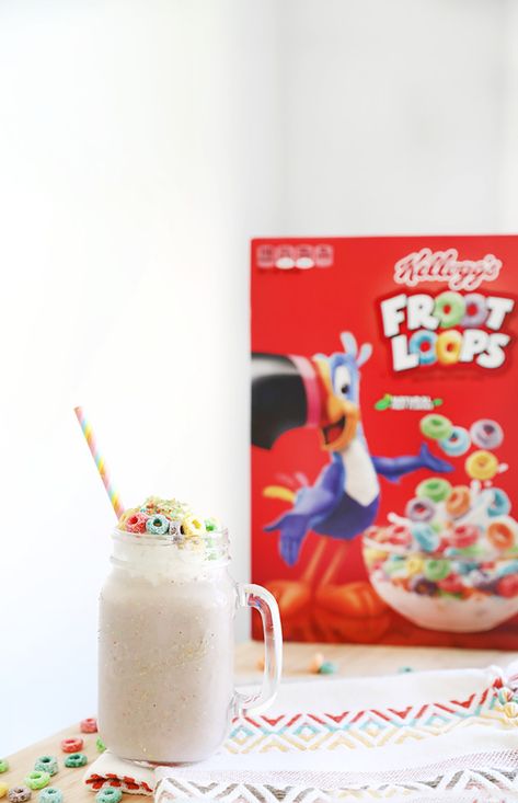 Froot Loops Smoothie Cereal Smoothie, Froot Loops Cereal, Protein Milkshake, Vegan Protein Shake, Protein Cereal, Smoothie Shop, Snack Smoothie, Smoothies For Kids, Yogurt Smoothies