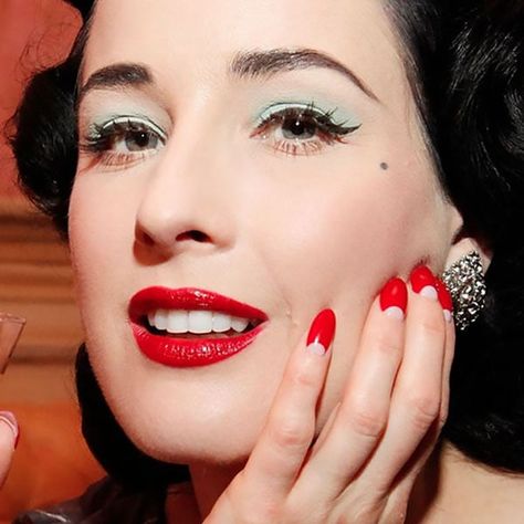 Dita Von Teese Nails, Nails Ombre Pink And White, Nails Ombre Black, Red Nails Ombre, Nails Ombre White, Ombre White Nails, Ombre Red Nails, 50s Nails, Ombre Pink And White Nails