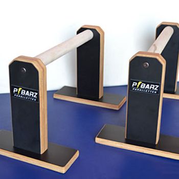 If you want to get started with parallettes training, these 3 options are great custom-built, solid parallettes. Gym Creative, Crossfit Garage Gym, Diy Exercise Equipment, Diy Gym Equipment, Diy Home Gym, Diy Gym, Sport Equipment, Gym Room At Home, Ergonomics Furniture