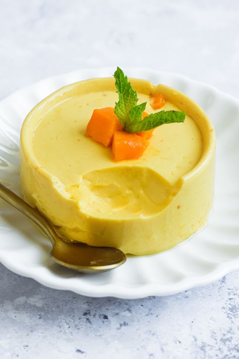 Mango Panacota Recipe, Mango Panacotta Recipe Easy, Mango Custard Pudding, Peach Panna Cotta, Mango Panacotta Recipe, Mango Panacotta, Mango Panna Cotta Recipe, Jello Deserts, Mango Panna Cotta