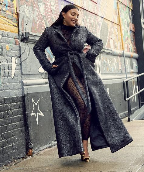 Mid Size Outfits, Paloma Elsesser, City Shoot, Winter City, Winter Styles, Curvy Model, Moda Plus, Curvy Girl Fashion, Fashion Story