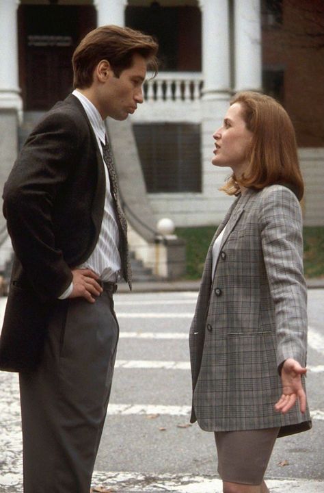 David And Gillian, Chris Carter, Mulder Scully, Fox Mulder, Dana Scully, David Duchovny, Gillian Anderson, Fbi Agent, Outfit Look