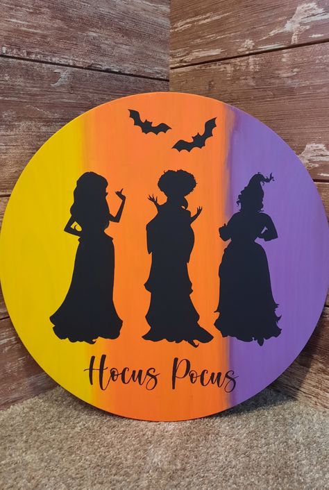 Hocus Pocus door hanger Halloween Wooden Wreath, Hocus Pocus Wood Sign, Hocus Pocus Ornaments Diy, Halloween Door Hanger Ideas, Hocus Pocus Wooden Signs, Hocus Pocus Door Sign, Fall Decor To Make And Sell, Diy Wooden Projects To Sell, Front Door Round Sign