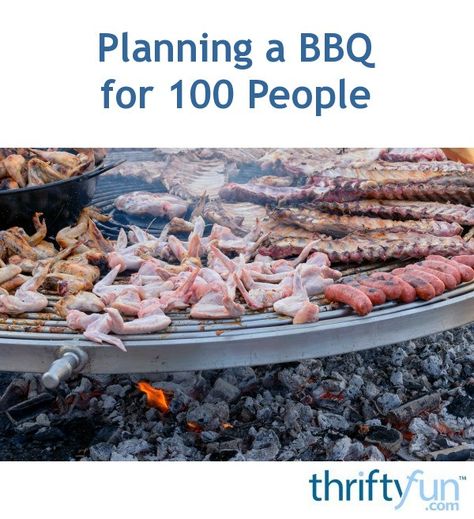 When planning a BBQ for a large group you will need to decide on your menu, including drinks, snacks, dessert, etc. Then estimate the amount of food in each category needed to feed your crowd. This is a guide about planning a BBQ for 100 people. Meat For A Crowd, Banquet Food, Picnic Menu, Bbq Potatoes, Backyard Bbq Party, Freezable Meals, Bbq Catering, Large Group Meals, Bbq Menu