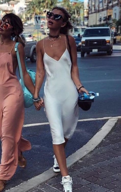 Satin Dress Sneakers Outfit, Slip Dress With Sneakers, Slip Wedding Dress, Slip Dress Outfit, Pink Evening Gowns, White Slip Dress, Summer Ootd, Looks Street Style, Sleep Dress