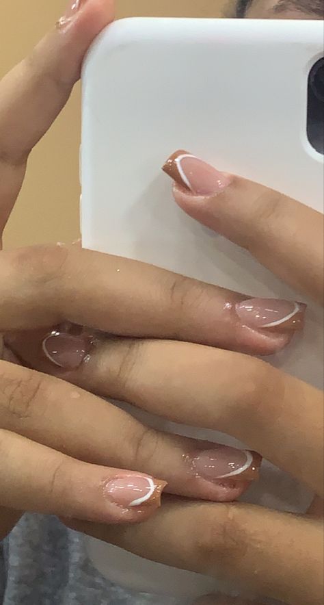 Brown French Tip Manicure, Tan French Nails, Brown And White French Tip Nails, Cute Brown Nail Ideas, Brown And White French Tip, Light Brown French Tip Nails, Short Brown Acrylic Nails, Short Brown French Tip Nails, French Brown Nails