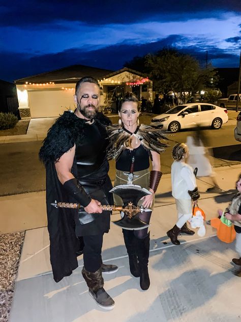 Viking Costumes Viking Men Warriors, Mens Viking Costume, Viking Men, Viking Costume, Black Costume, Couple Halloween, Couples Costumes, Diy Costumes, Mardi Gras