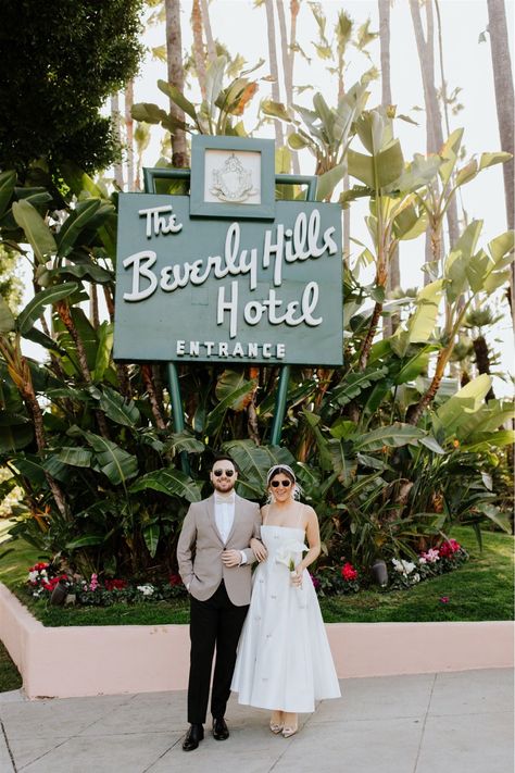 Los Angeles Wedding Shoot in Beverly Hills | California Photo Inspo | LA Photographer. Channel the charm of old Hollywood with your very own Beverly Hills Courthouse elopement! Step into a world of glamor as you say 'I do'. Get inspired with beverly hills wedding, old hollywood wedding gown, los angeles wedding shoot and beverly hills hotel wedding theme. Book Hanna to capture your unique LA elopement at hannawalkowaik.com. Beverly Hills Elopement, Beverly Hills Courthouse Wedding, La Elopement, Wedding Old Hollywood, Beverly Hills Courthouse, Beverly Hills Hotel Wedding, Engagement Photos Los Angeles, Los Angeles Engagement Photos, Beverly Hills Wedding