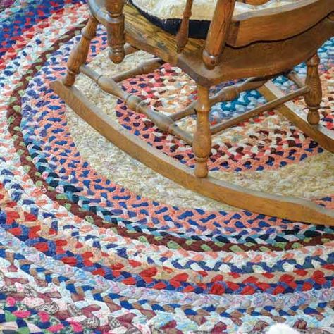 Braided Rag Rug Diy, Oval Braided Rugs, Rag Rug Diy, Homemade Rugs, Rag Rug Tutorial, Diy Rugs, Braided Rug Diy, Braided Rag Rugs, Rug Diy