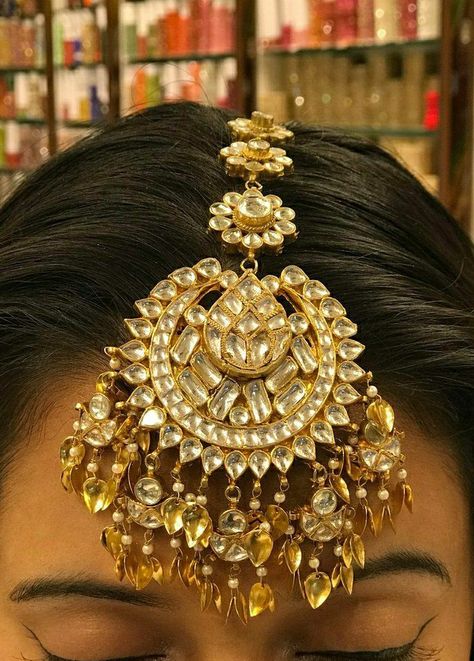 Tikka Designs, Punjabi Traditional Jewellery, Mang Tika, Traditional Wedding Jewellery, Simple Bridal Jewelry, Tikka Jewelry, Mang Tikka, Bridal Trends, Traditional Jewellery