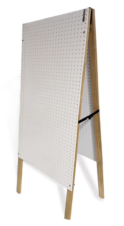 DIY Pegboard Easel Frame A Pegboard Diy, Pegboard Booth Display, Pegboard Easel, Diy Pegboard Display Stand, Folding Pegboard Display, Jewelry Vendor Display, Booth Display Ideas Diy, Diy Peg Board, Diy Pegboard