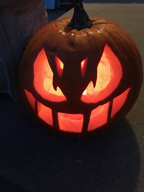 Haunter Jack-o-lantern. Halloween Pokémon pumpkin. Jack O Lanterns Aesthetic, Jack O Lantern Pokemon, Spooky Pumpkin Carving Ideas Scary, Vampire Jack O Lantern, Witchy Jackolantern, Pokemon Jack O Lantern, Tall Pumpkin Carving Ideas, Pumpkin Pokemon, Pumpkin Carving Inspo