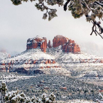 The only-in-winter guide to Sedona, Arizona — Tripadvisor Winter In The Desert, Sedona Winter, Arizona Humor, Arizona Winter, Winter Air, Sedona Arizona, Desert Art, Red Rock, Sedona