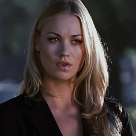 chuck • yvonne strahovski Sarah Walker Chuck, Chuck Sarah Walker, Yvonne Strahovski Hair, Blondie Sucker Punch, Yvonne Strahovski Handmaids Tale, Yvonne Strahovski Chuck, Chuck Sarah, Craig Parker, Sarah Walker