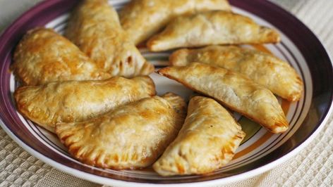 Beef, Potato and Chorizo Empanadas, from Pillsbury. Made with store-bought pie crust, Yukon gold potatoes, and chorizo. Chorizo Empanadas, Pillsbury Pie Crust, Chorizo And Potato, Empanadas Dough, Beef Empanadas, Empanadas Recipe, Meat Pie, How To Cook Potatoes, Latin Food