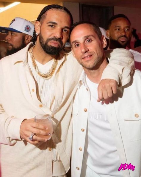 Drake with Michael Rubin at his all white party 📸👀 #drake #michaelrubin Drake White, Drake (lyrics), All White Party, Men's Formal Style, All White Outfit, White Outfit, Men's Muscle, Popular Outfits, White Party