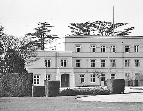 Inside The Royal Lodge in Windsor Park - Scene Therapy Royal Lodge Windsor, Frogmore House, Crown Estate, Park Scene, Royal Lodge, Cottage Gifts, Pretty Cottage, Clarence House, Country Retreat