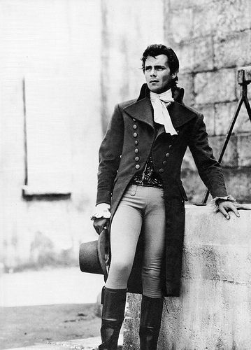 Photography of a young man dressed up in Regency English fashion. This might be the uniform of a soldier. Those look like riding boots, not the tights and shoes for indoor wear. Regency Books, Regency Era Fashion, Period Clothing, Regency Dress, Regency Fashion, Period Outfit, How To Look Handsome, Regency Era, Historical Costume