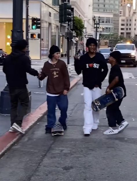 Days of teenagers skating California Skater Aesthetic, Skater Punk Aesthetic, Summer Skater Outfits, Skater Boys Aesthetic, Mid 90s Outfits, Skater Outfits Summer, 90s Skate Fashion, Mid 90s Fashion, 90s Skater Girl