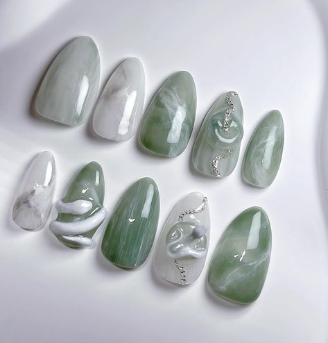 White Jade Nails, Jade Nails Designs, Nails And Rings, Jade Nails, Hands Nails, Beauty Nails Design, Pretty Gel Nails, Hand Accessories, Marble Nails