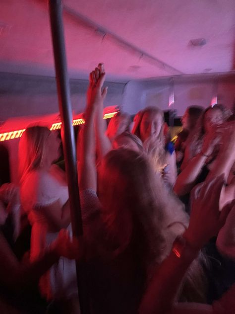 Red Light Party Aesthetic, Party Bus 21st Birthday, 21st Birthday Party Bus Ideas, Prom Party Bus Aesthetic, Party Bus Ideas, Party Limo Aesthetic, Party Bus Aesthetic, Birthday Party Bus, Party Bus Pictures