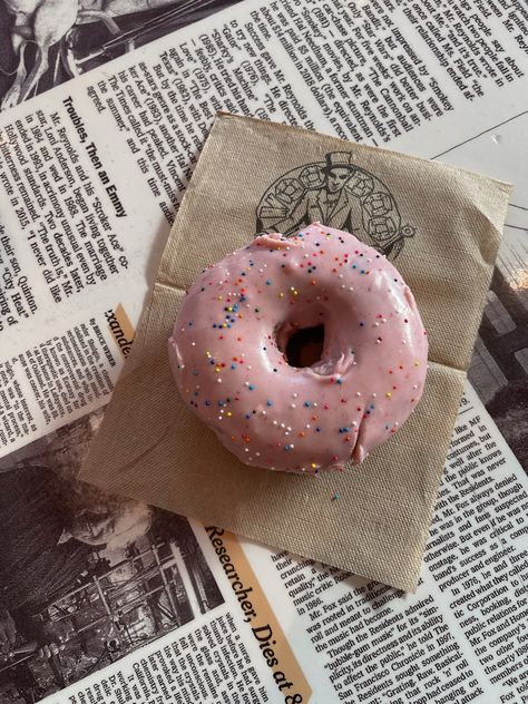 Sprinkle Donut Aesthetic, Pink Donut Aesthetic, Aesthetic Donut Pictures, Donuts Aesthetic Wallpaper, Vintage Donut Shop Aesthetic, Pink Donuts Aesthetic, Pink Doughnut, Doughnut Aesthetic, Vintage Donut Shop