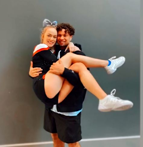 This cutie boy if mine was in Portland all day yesterday supporting his girlfriend in her cheer competition!!!! #theyaresocute #lovethem Cheer Girlfriend, Cheer Boyfriend, Cheer Couples, Couple Mignon, Bf Goals, Cheer Competition, Basketball Cheers, Cute Cheer Pictures, Sports Pics