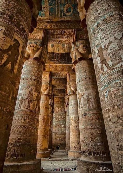 Temple Of Hathor, Ancient Egypt Architecture, Ancient Egyptian Architecture, Egypt Aesthetic, Great Pyramid Of Giza, Egyptian Artifacts, Old Egypt, Egyptian Pyramids, Egypt Art