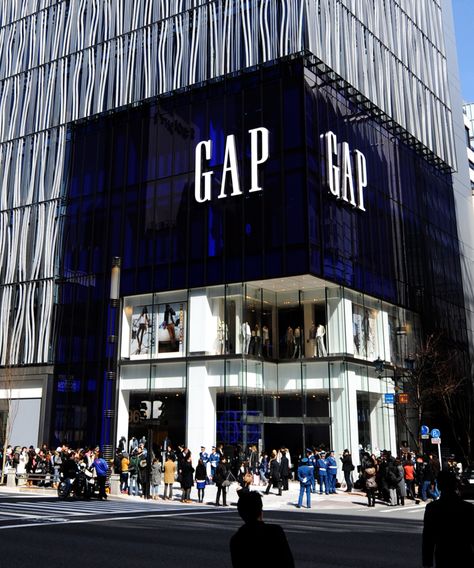 Gap made a major mistake in this Ad. Gap Store, Gap Ads, Gap Brand, New Advertisement, Brand Magazine, Clothing Stores, History Facts, Ad Campaign, Coffee Break