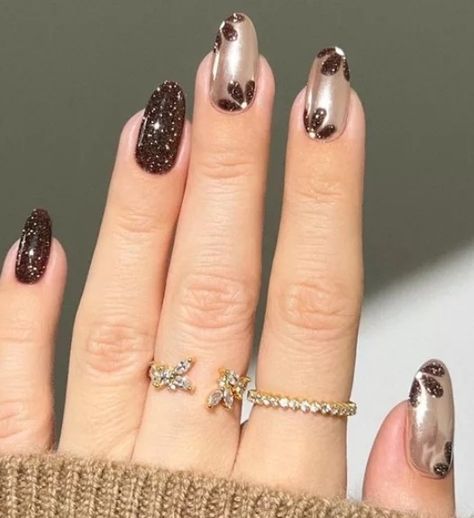 Short Thanksgiving Nails, Nails Inspo Fall, Thanksgiving Nails Fall, Flower Nail Design, Modern Nail Art, Fancy Nail Art, Thanksgiving Nail Designs, Thanksgiving Nail Art, Eye Nail Art