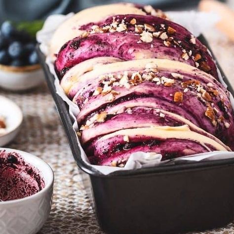 Cheese Babka Recipe, Cream Cheese Babka, Blueberry Babka, Cheese Babka, Babka Bread, Babka Recipe, Blueberry Cream Cheese, Vegan Blueberry, Sweet Dough