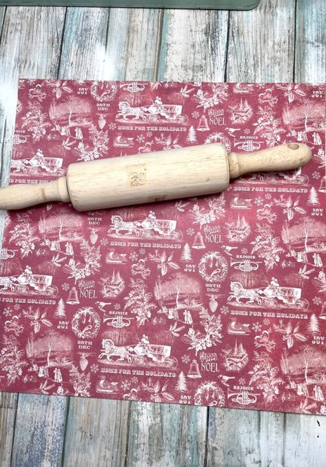 DIY Vintage Style Mini Rolling Pin Rolling Pin Crafts, Sims Love, Antique White Paints, Fall Napkins, Gingerbread Diy, Tree Tags, Rolling Pins, Wooden Tags, Bee Crafts