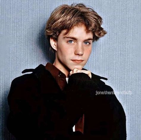 Johnathan Brandi’s, 90s Heartthrob Hair, Jonathan Brandis 90s, Popular 90s Hairstyles, Jon Brandis, Johnathan Brandis, Slick Backs, 80s Guys, 90s Hairstyles Men