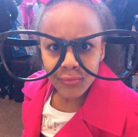 Nia being goofy :) Dance Moms Headshots, Dance Moms Snapchat, Dance Moms Secrets, Dance Moms Season 5, Dance Moms Paige, Nia Sioux Frazier, Dance Moms Clips, Dance Moms Memes, Nia Frazier