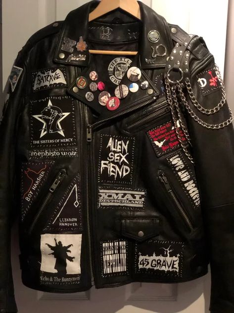 Painted Battle Jacket, Battle Jacket Inspiration, Metal Patches Jacket, Goth Patch Jacket, Punk Jacket Ideas, Goth Battle Jacket, Leather Battle Jacket, Battle Jacket Metal, Punk Patch Jacket