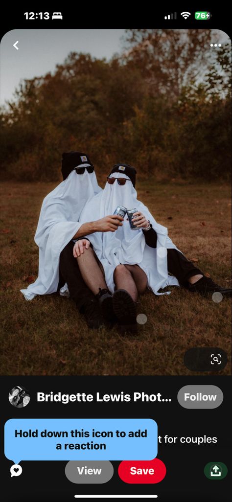 Horror Movie Engagement Photos, Friend Photoshoot Poses, Best Friend Photoshoot Poses, Halloween Couple, Halloween Photography, Halloween Photo, Couple Picture, Best Friend Photoshoot, Bff Photoshoot