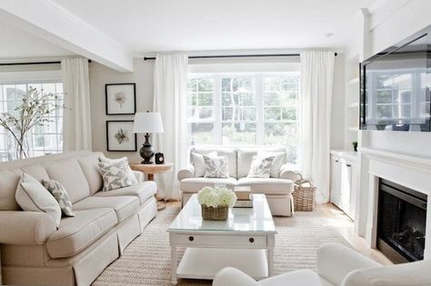 Lux Decor: Bright living room with light linen colored sofa and loveseat. The sofas are topped with ... Furnitur Ruang Keluarga, Beige Living Rooms, Bright Living Room, Set Sofa, Trendy Living Rooms, Paint Colors For Living Room, Living Room White, Living Room Remodel, Livingroom Layout