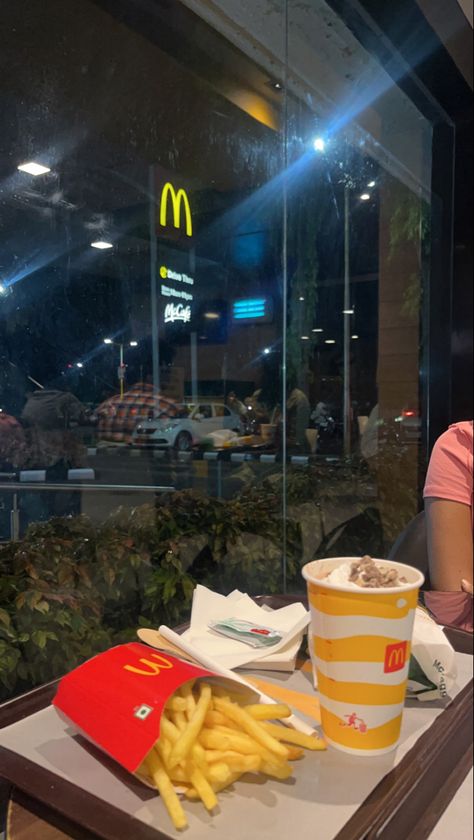 Mcdonalds India Snapchat, Mcdo Take Out, Mcdonald's Snapchat Story, Mcdonald's Fake Story, Mcdonalds Snap, Mcdonald's Snapchat, Meal Snap, Mcdonalds Aesthetic, Mcdonald's Aesthetic