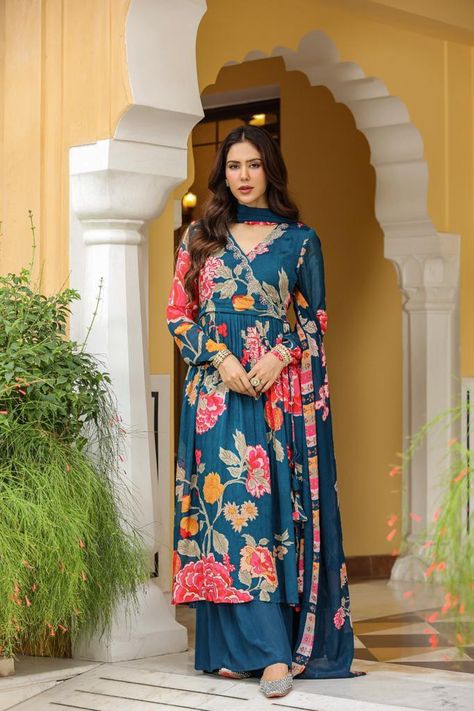 Sharara dresses Designer Suits For Wedding, Partywear Suits, Women Salwar Suit, Indian Wedding Wear, Dress Design Patterns, Indian Prints, Pantsuits For Women, Bridal Dress Design, Slim Fit Suits