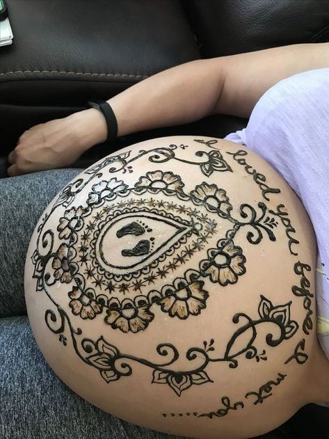 Belly henna Henna Tattoo Pregnant Belly, Pregnant Belly Henna Design, Henna On Pregnant Belly, Henna Belly Pregnancy, Henna Pregnant Belly, Belly Henna, Pregnant Belly Painting, Belly Art, Henna Mandala