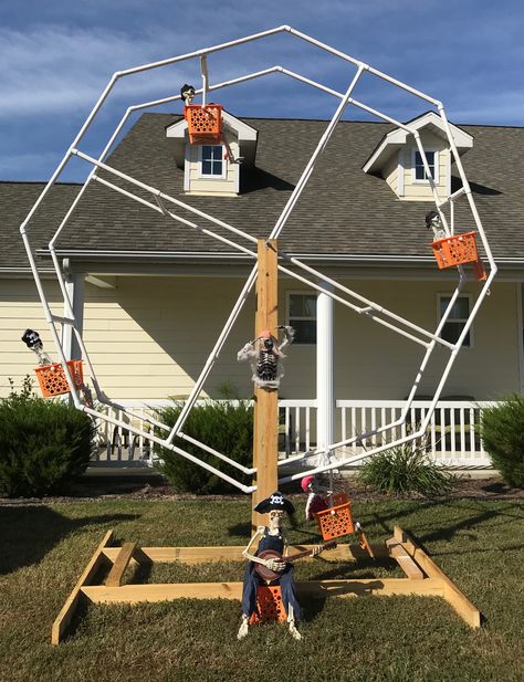 PVC Ferris Wheel Pirate Carnival Halloween Halloween Carnival Yard Decorations, Scary Carnival Halloween Decorations, Carnival Halloween Costumes, Pvc Halloween Props, Halloween Carousel, Carnival Theme Haunted House, Diy Halloween Props Outdoor, Carnival Halloween, Diy Ferris Wheel