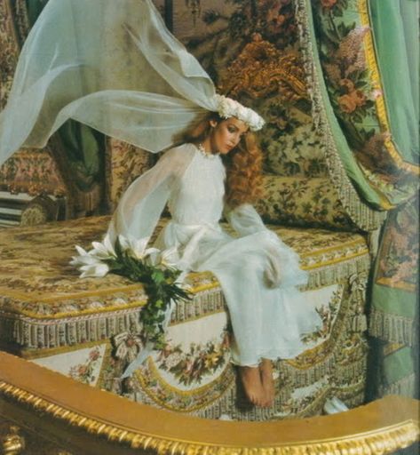 70s Fairy, Ornate Bedroom, Norman Parkinson, Jerry Hall, Edward Steichen, Peter Lindbergh, Richard Avedon, Vogue Uk, Vintage Bride