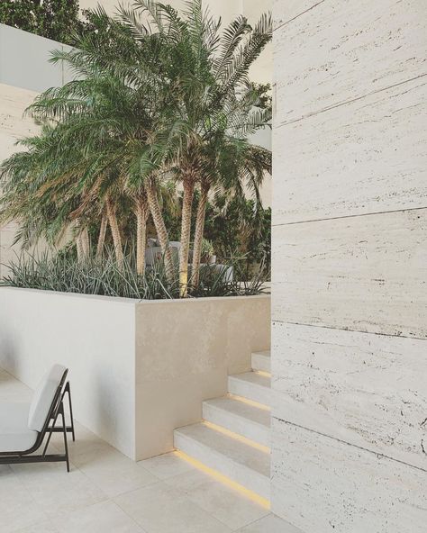 Lights On Stairs, Travertine Terrace, Palm Tile, Travertine Steps, Portugal Villa, Savannah Gardens, Lounge Aesthetic, Pools Design, Pool Terrace