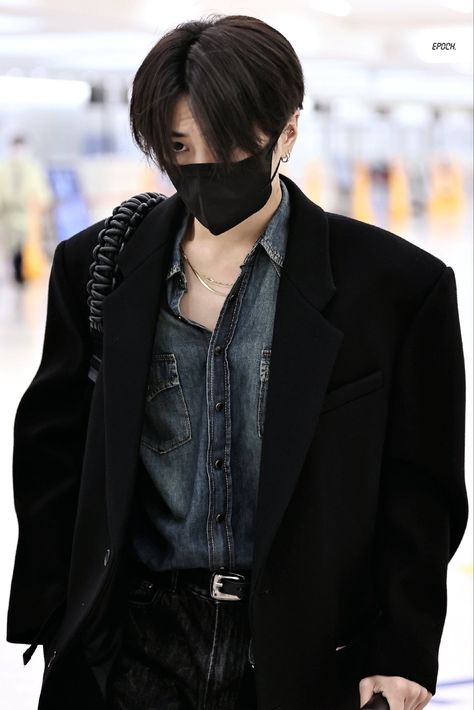 Airport Fits, Jay Enhypen, Sweet Guys, Enhypen Jay, Funny Wallpaper, Jay Park, Blue Jay, Airport Style, Airport Outfit