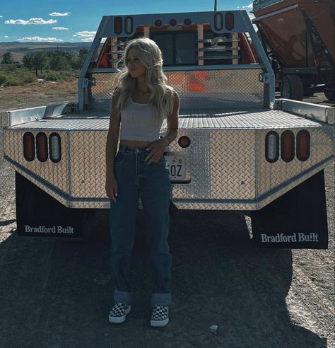 Girl standing in front of truck with checkered vans vintage blue straight leg jeans, gray tanktop and blonde curled hair Western Converse Outfit, Summer Western Outfits Women, Subtle Western Outfit, Western Vintage Outfits, Turquoise Outfit Ideas, Stock Show Outfits, Western Grunge Aesthetic, Western Church Outfit, Western Aesthetic Outfits