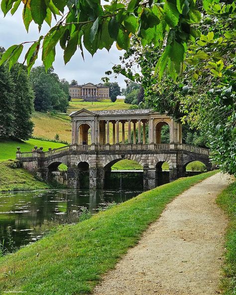 [10 photos] 🌿✨Happy Friday from📍Prior Park Landscape Garden in Bath! 🌸 A 18th-century National Trust gem with breathtaking views, serene lakes, and the iconic Palladian Bridge. If you love strolls through the lush woodlands or wish to take in the sweeping panoramas of Bath, you'll absolutely love this garden.💚😍🌳 ▶️ Follow @withinlondon ❤ Like | 👤 Tag friends | 💬 Comment 📸 Ina/WithinLondon 🌍 Visit 👉 www.withinlondon.com 👈 #londonlive #londonexplorer #londonsbest #londonguru #ilovelondon #lo... Prior Park Bath, Prior Park, Period Piece, Park Landscape, Tag Friends, London Christmas, Landscape Garden, National Trust, Breathtaking Views