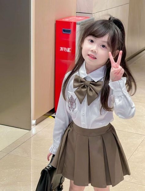 @Kim_Arya_ofc School Uniform Kids, Bride Dress Simple, Korean Photo, School Uniform Fashion, Stunning Prom Dresses, Kids Ootd, Full Picture, Foto Baby, Girl Haircuts