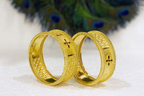 Bangles at lowest wastage from Mahalaxmi Gold and Diamond Merchants, Thiruvanmiyur, Chennai. Bridal Bangles, Chennai, Gold Bracelet, Bangles, Gold