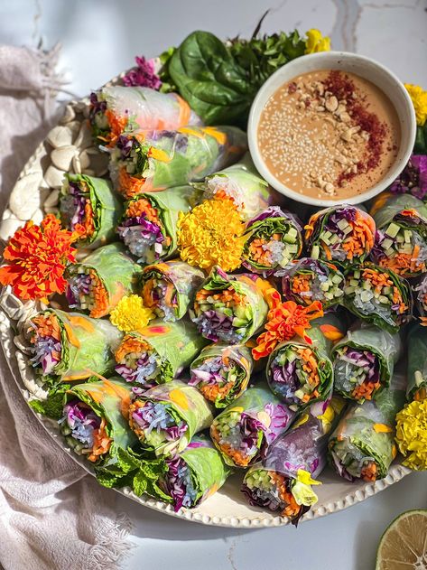 Miso Dip, Salad Bag, Garden Party Recipes, Vegetable Spring Rolls, Fresh Spring Rolls, Summer Garden Party, Summer Rolls, Cabbage Leaves, Eat The Rainbow